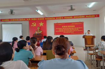 Tham gia bồi dưỡng, nâng cao kỹ năng giao tiếp hành chính, xây dựng văn hóa công sở