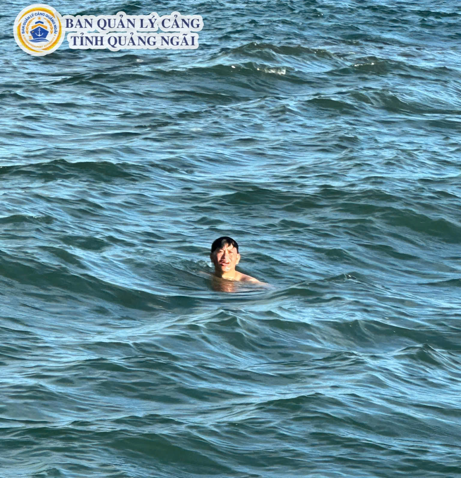 Anh Sanh lênh đênh trên biển khi được tàu cứu hộ phát hiện