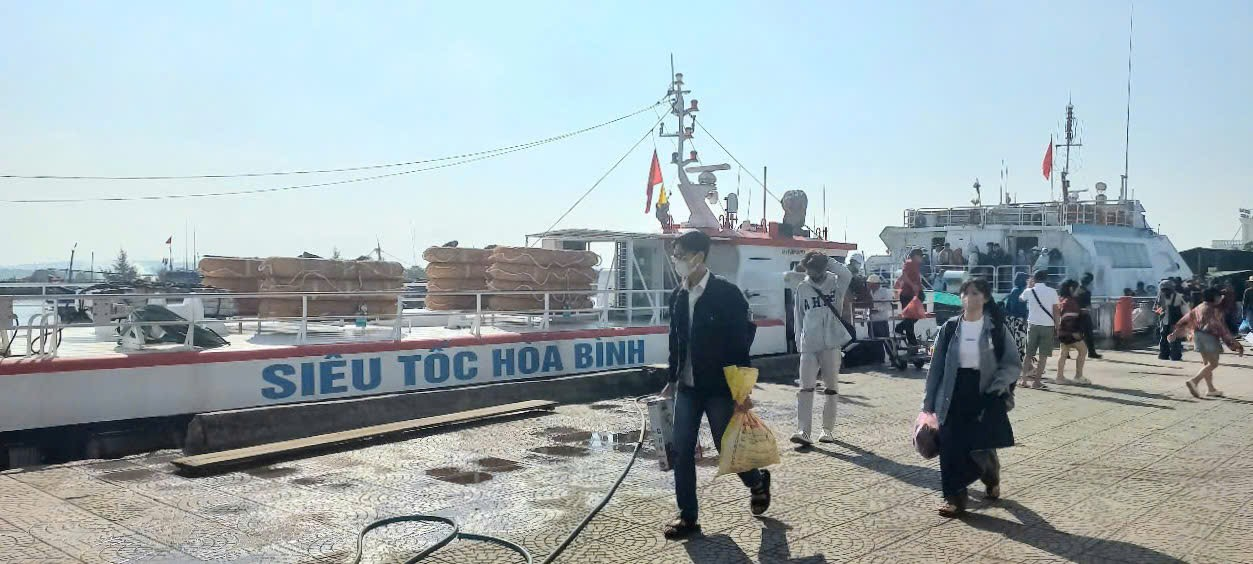 Tổ chức phục vụ tốt nhu cầu đi lại cua nhân dân, du khách dịp Lễ 30/4 - 01/5 năm 2025