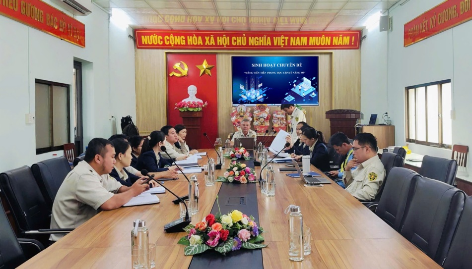 Tổ chức sinh hoạt chuyên đề “Đảng viên tiên phong học tập kỹ năng số”